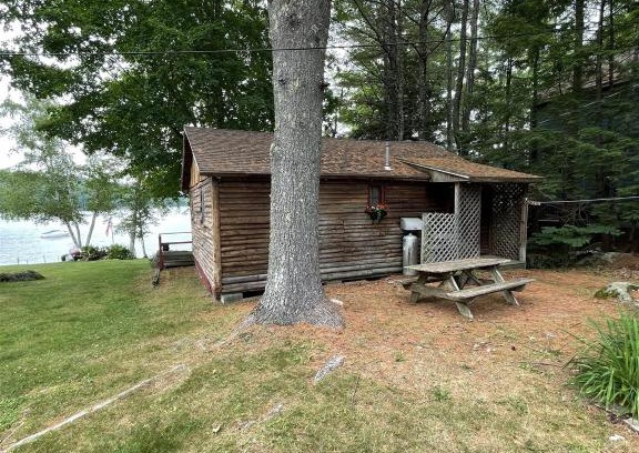 Sebago House | GREENS LIMIT 6 cottage