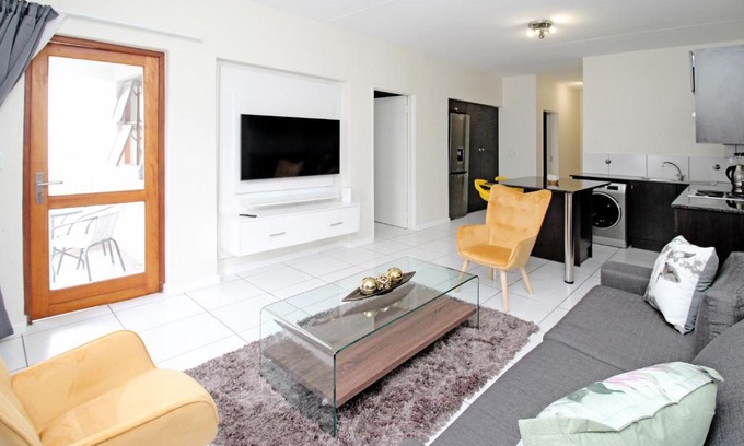 Greater Johannesburg Metropolitan Area Apartment | GREENWICH 2 bedroom 2 bath serv apart with 24hrs electricity
