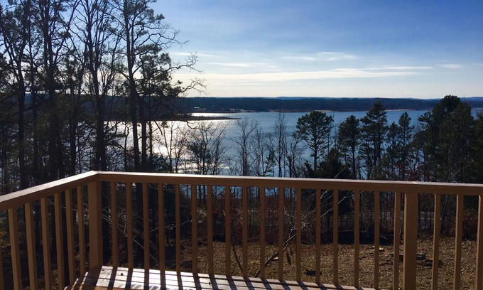 Edgemont House | Greers Ferry Lake View Home 4BR, 2BA