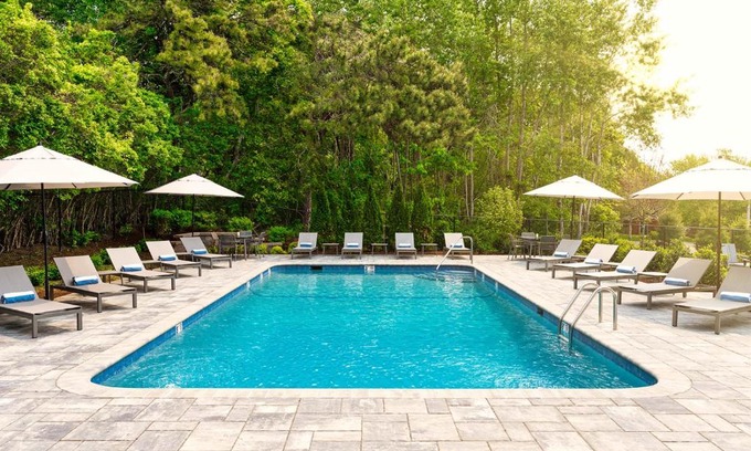 Chatham Hotel | Greyfinch Chatham Inn