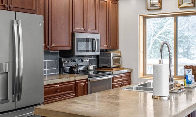 Stowe Area Ski Chalet | Griffin Country Lodge, Chalet 6 ~ a mile to Stowe Resort