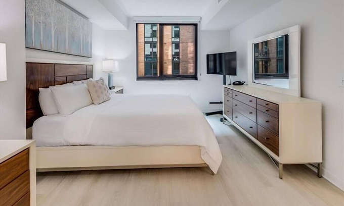 NoMa Hotel | Grill & Sundeck | Capitol Hill | Mins from New York Avenue