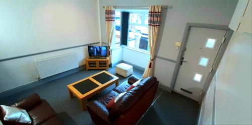 Grimsby House | Grimsby-Cleethorpes Sleeps 7