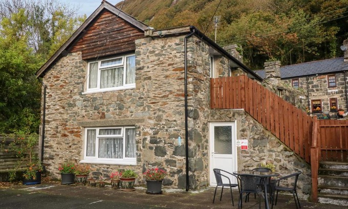 Tremadog Apartment | Ground Floor Apartment