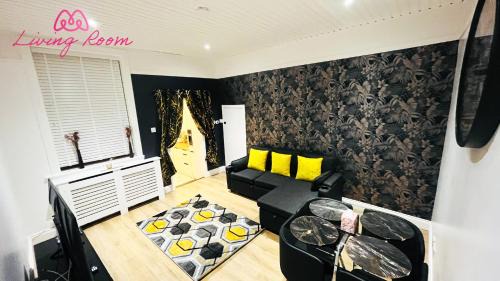 Cowdenbeath Apartment | Ground Floor Entire Apartment Self Checkin