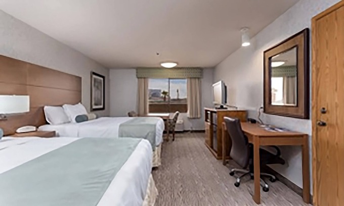 Yuma Hotel | GROUP DESERT VACAY! TWO GREAT UNITS, POOL AND HOT TUB