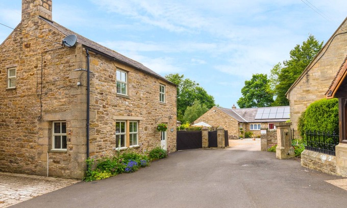Catton Cottage | GROVE COTTAGE, pet friendly, character holiday cottage in Allendale