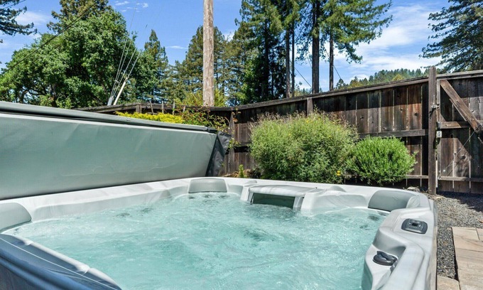 Guerneville House | Guerneville Escape~Timeless Charm Meets Modern Flair w/Redwoods!HtTb/WIFI/Pup