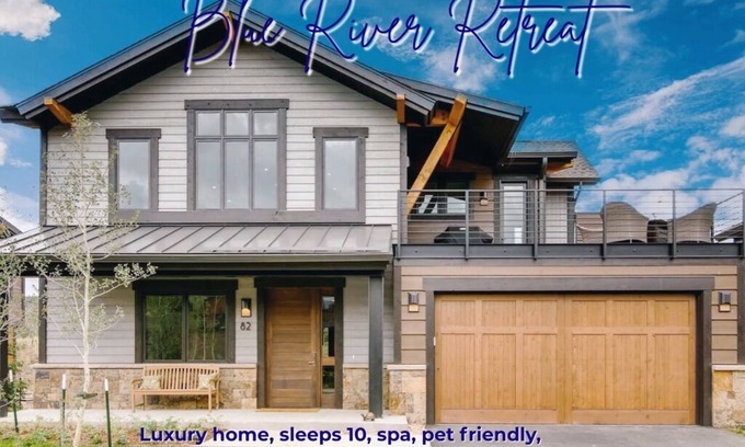 The Highlands House | GUEST FAVORITE! Blue River Retreat- Modern Mountain Home! Pet Friendly, Spa!