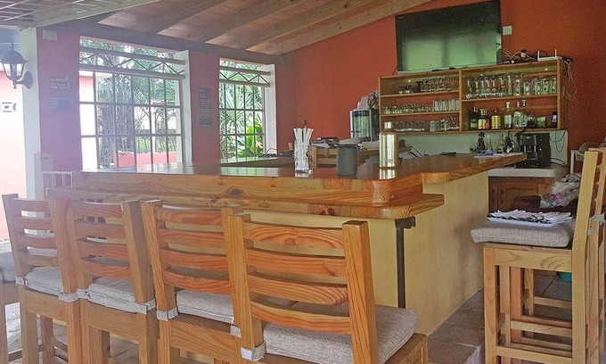 La Mulata Apartment | Guest-friendly hotel room with cable TV, Internet, fridge, restaurant