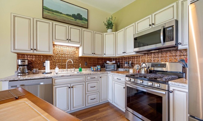 Winterport Apartment | Guest House at Winterport Evergreen Farm