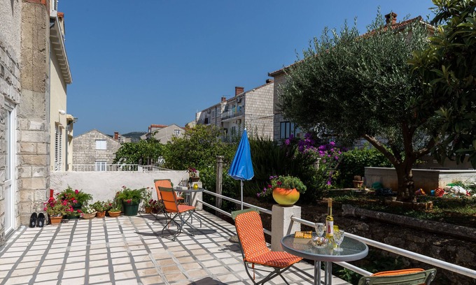 Gornji Kono House | Guest House Bradas