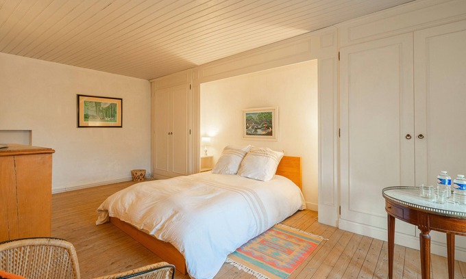 Nieulle-sur-Seudre House | Guest House 'Daniel Garesché' with Shared Terrace, Shared Garden and Wi-Fi