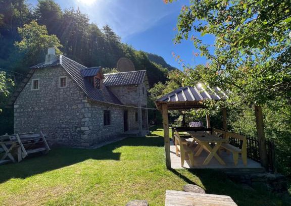Shale House | Guest House Gjelaj