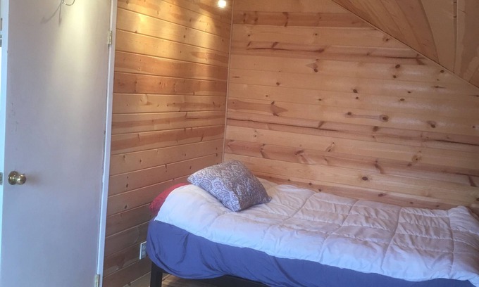 Mount Davidson Manor Cottage | Guest House inside the beautiful yard