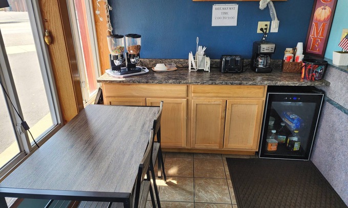 Carthage Hotel | Guest House Motel