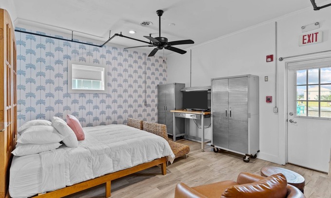 Topsail Beach Hotel | Guest House Topsail - Two Bedroom Suite in hotel on Topsail Beach, North Carolina