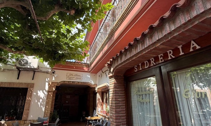 Cervera del Rio Alhama House | Guest house with 6 rooms with private bathrooms, towels, bed linen, TV,