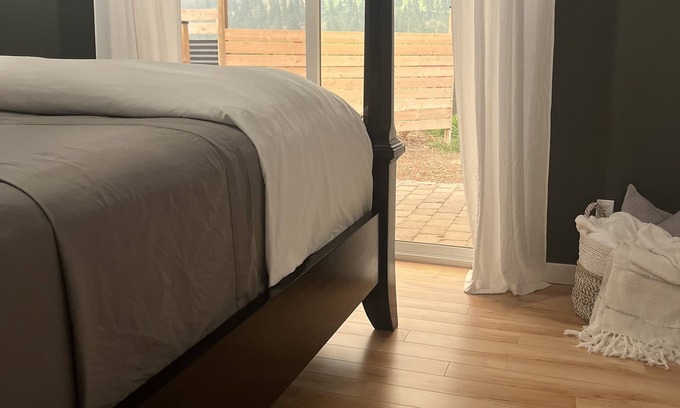 Okanagan-Similkameen House | Guest house with Vineyard strolls & Mountain views