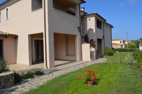 Case Peschiera-Lu Fraili House | Guest Rooms Affittacamere