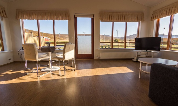 Husavik House | Guesthouse Brekka