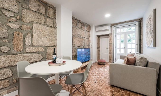 Sao Nicolau Apartment | GuestReady - Grandeur River Terrace