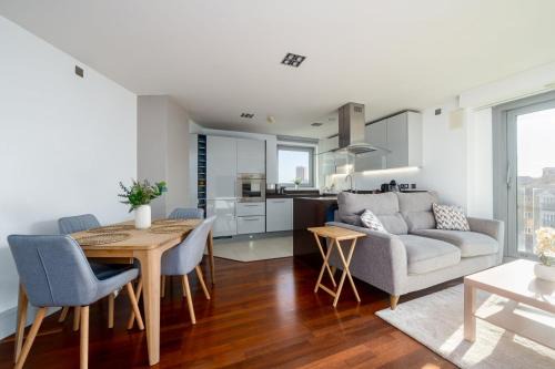 St. Mary's Park Apartment | GuestReady - Riverside Retreat in Battersea