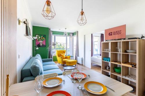 Combat Apartment | GuestReady - Sunny apartment with balcony views