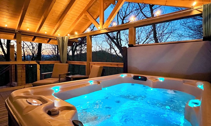 Gatlinburg - Pigeon Forge Cabin | Guests ❤️ this Mountaintop Getaway! Views, 2 Decks, Hot tub, Recliners, Privacy