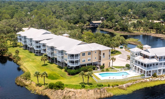 Steinhatchee Condo | Gulf Breeze Condo #208- Private Ramp! WiFi! NO DOCK THIS SCALLOP SEASON!