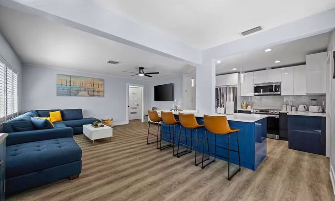Laurel House | Gulf Coast Paradise: 3/2 Beach Retreat with Pool & Family Amenities"