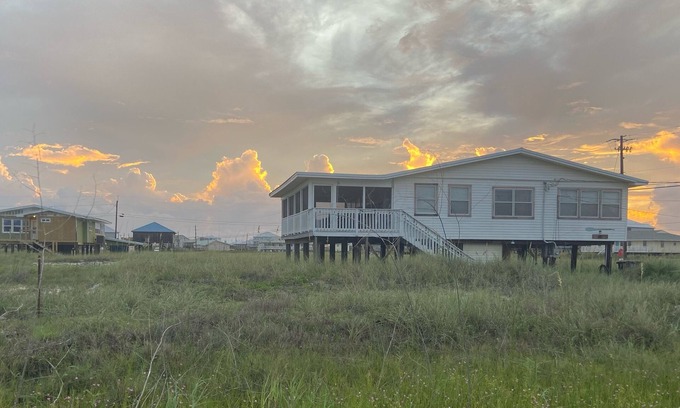 Dauphin Island House | Gulf side beach bungalow with tons of charm!