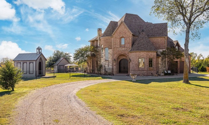 Weston House | Gunter Gathering Place - country views minutes from dozens of wedding venues