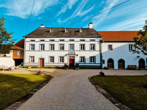 Feilsdorf House | Gutshaus De La Fontaine
