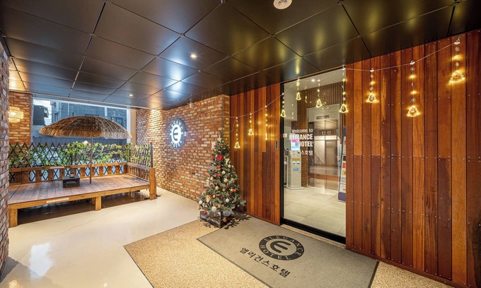 Gyeongju Hotel | Gyeongju Elegance Hwangridan-gil