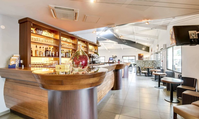 La Brede Hotel | Hôtel Restaurant AKENA Bordeaux La Brède