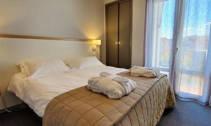 Aleria Hotel | Hôtel Restaurant Atrachjata