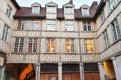 Quartier Vieux Marche-Cathedrale Apartment | Hôtel Turgot - Ancien hôtel particulier - Lumineux