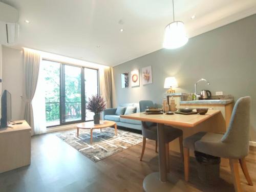 Quang An Apartment | Hồng Gia Tuệ Lake View