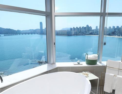 Suyeong-Gu Hotel | H Avenue Gwanganri Beach