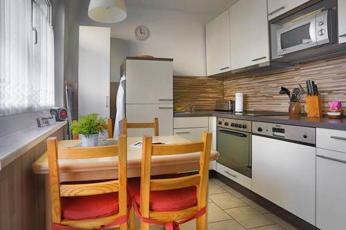 Greifswald City Centre Apartment | H&H Apartment im Herzen der Stadt Nr 29-Henning mit Balkon