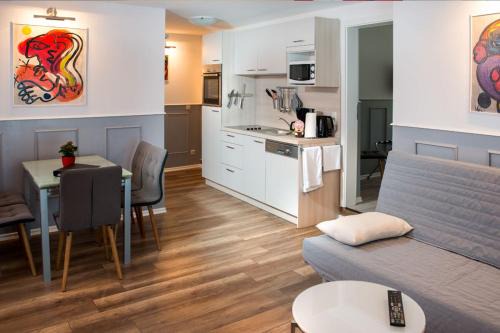 Innenstadt Apartment | H&H Apartments im Herzen der Stadt geräumig ruhig zentral mit Küche und Esstisch