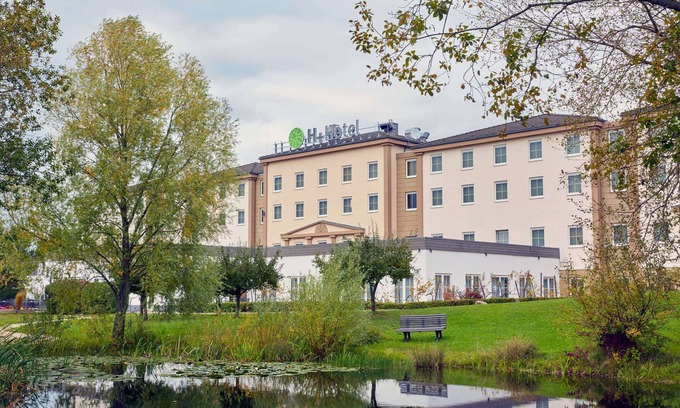 Diedenbergen Hotel | H+ Hotel Frankfurt Airport West