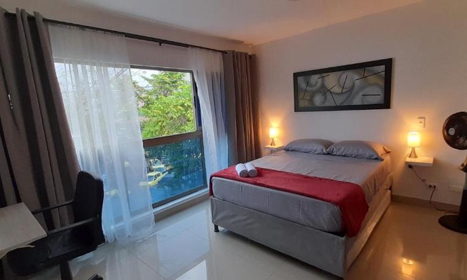San Javier House | Habitación 302 con baño privado cerca a laureles