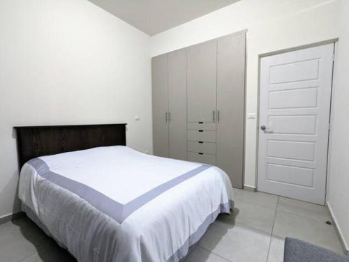 Queretaro House | Habitación con baño privado, frente al Conin