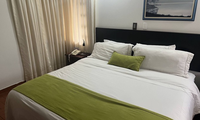 Pereira Hotel | Habitacion Standar Doble Cerca a la Piscina y con Aire Acondicionado