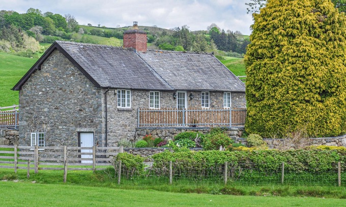 Llanfair Caereinion Cottage | HAFAN, pet friendly, character holiday cottage in Llanerfyl