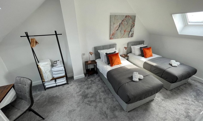 Tunstall House | HAFH ST5 Warwick 52 - 3 Bedroom New House with Wi-Fi