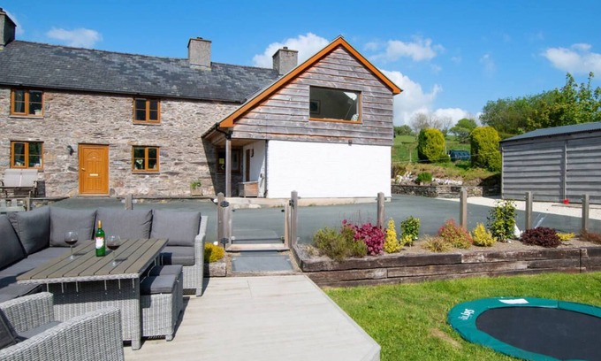 Cemmaes House | Hafod Gau in Machynlleth