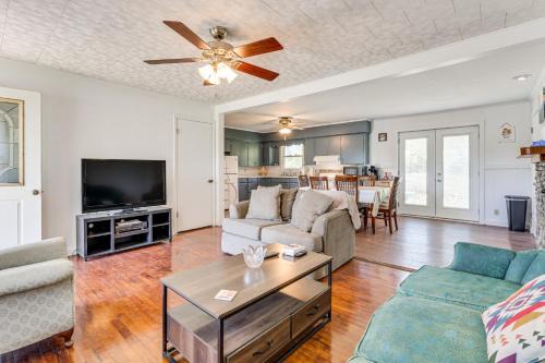 Hayesville House | half Mi to Dtwn Dining! Cozy Hayesville Hideaway